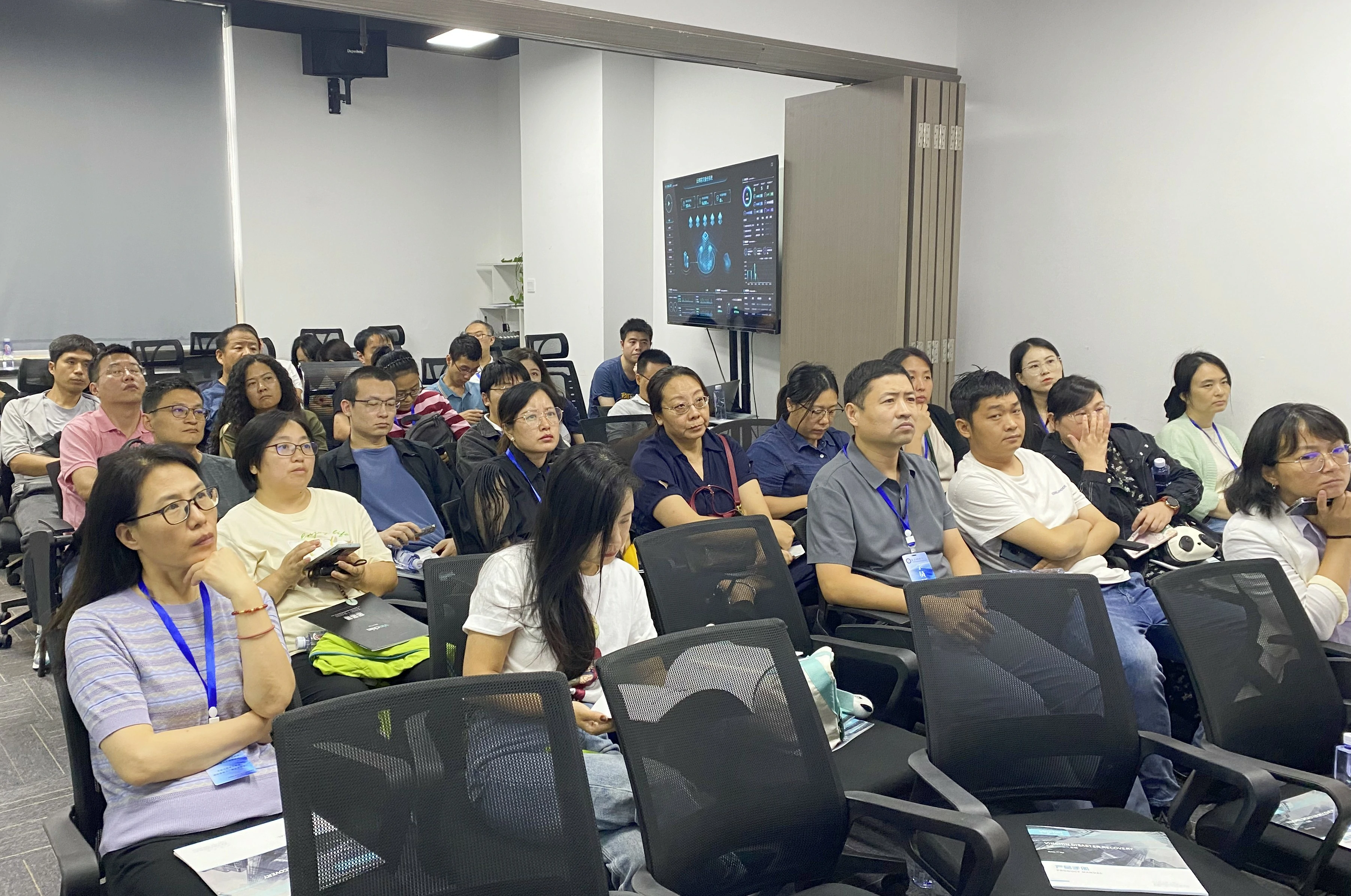 “职教国培”示范项目,云祺,云祺V6.0,容灾备份系统,实时容灾保护功能,实时备份,容灾接管,原机恢复,异机恢复,NAS备份与恢复,数据可视化 “职教国培”示范项目,云祺,云祺V6.0,容灾备份系统,实时容灾保护功能,实时备份,容灾接管,原机恢复,异机恢复,NAS备份与恢复,数据可视化