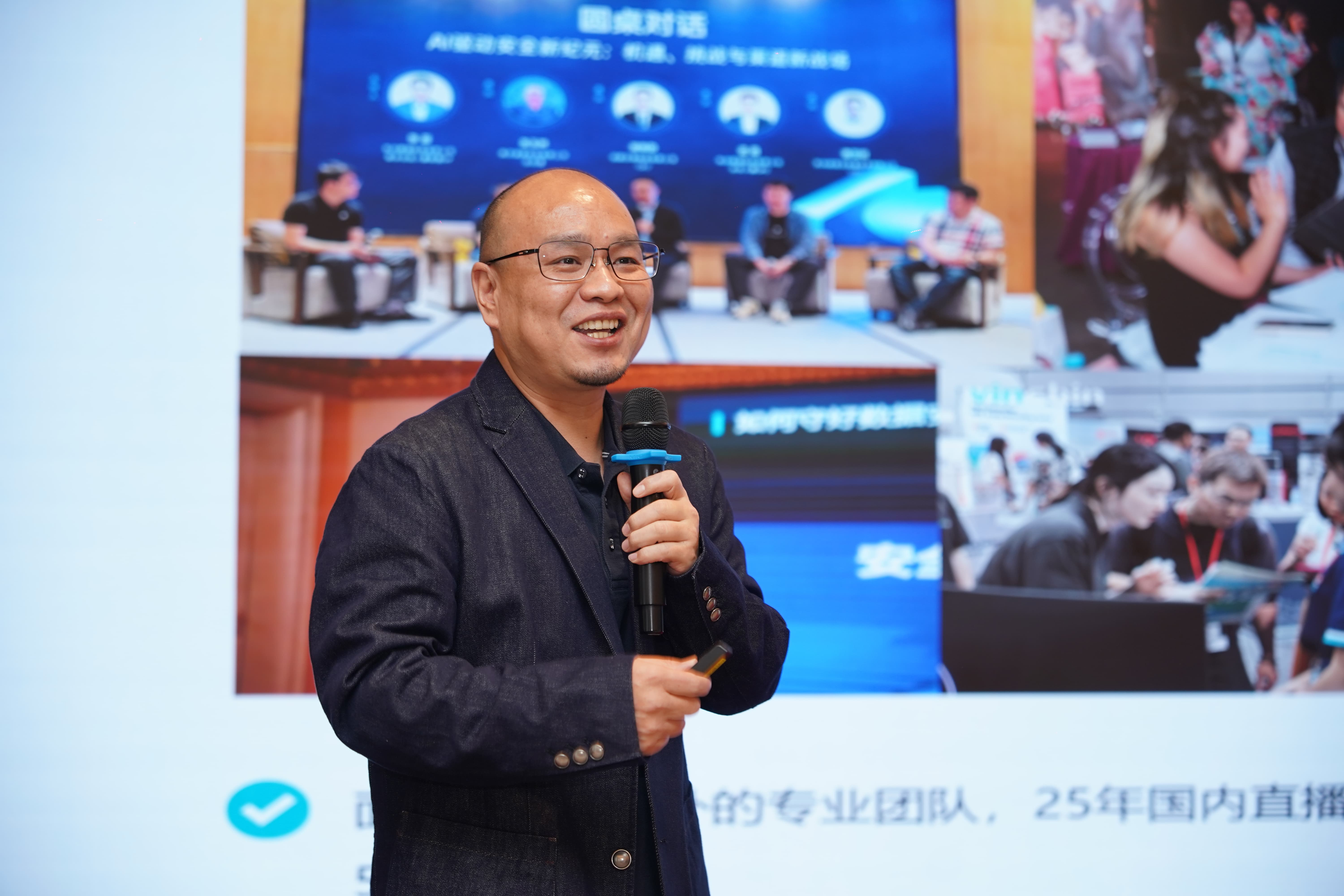 云祺科技销售总监涂磊发表致辞 云祺科技销售总监涂磊发表致辞