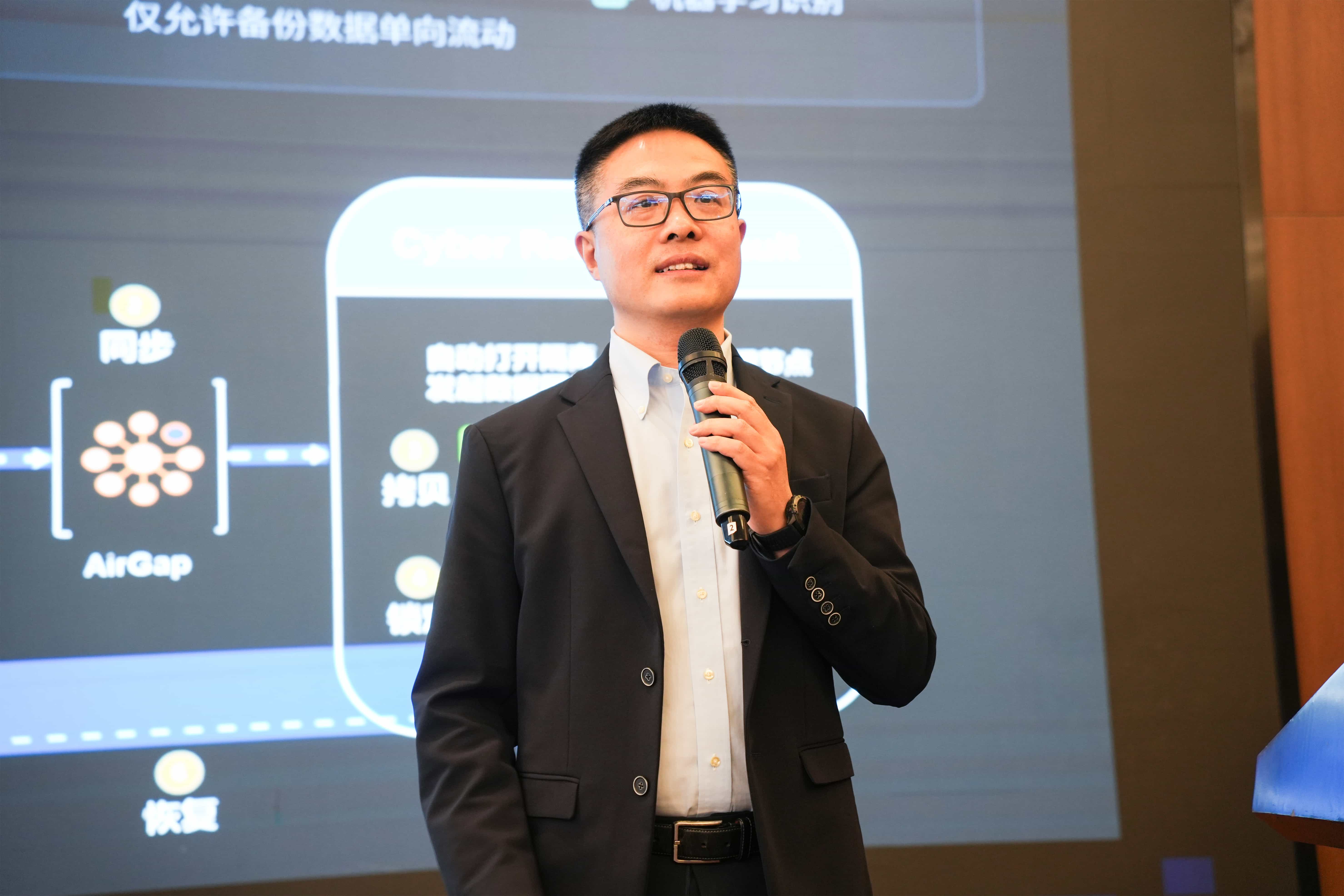 戴尔科技集团大中华区售前支持工程师何志彬