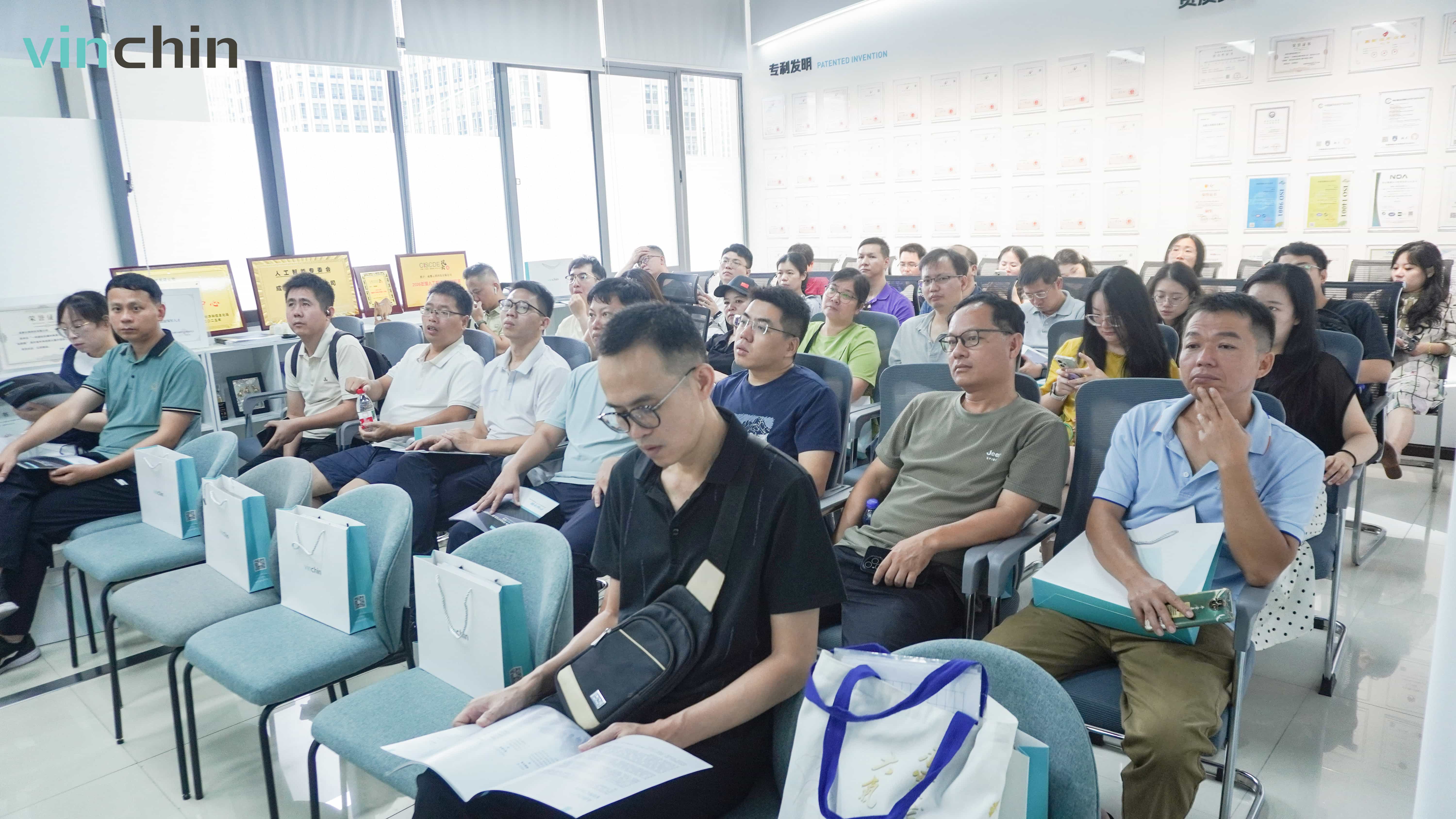 电子科大国培学员到访云祺参观交流 电子科大国培学员到访云祺参观交流